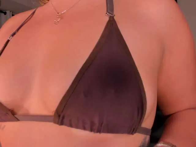 AnnaBrooks Image 3