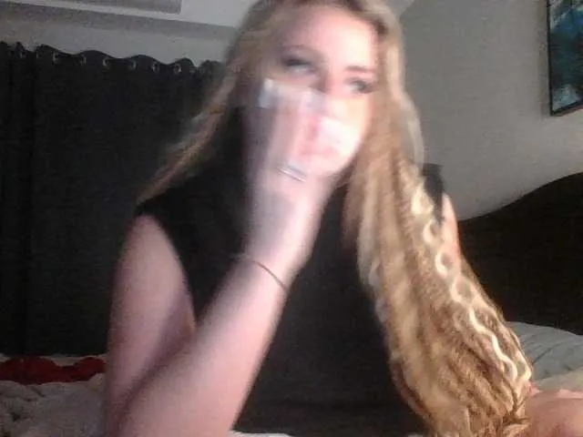 BlondeDollTia Image 3
