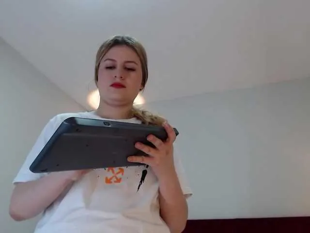 Emma-Blonde Image 7