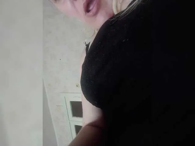 EveHugs Image 5