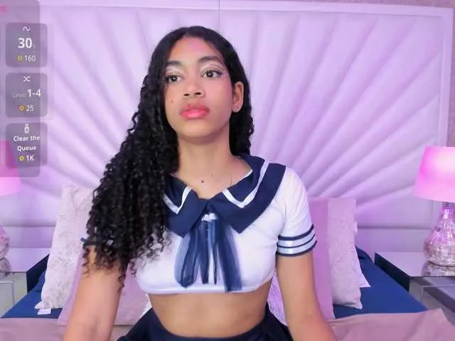 LunaRoussel's Thumb Image