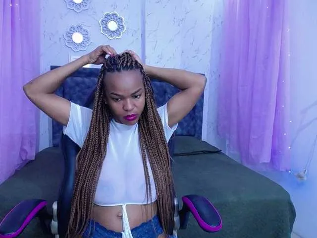 mia-thommson Image 4