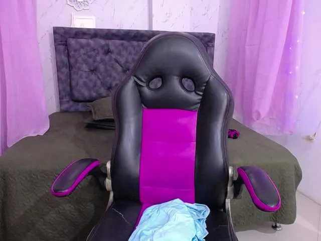 mia-thommson Image 6