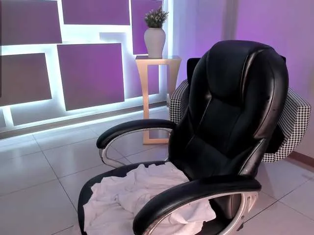 MiaLaurence Image 13